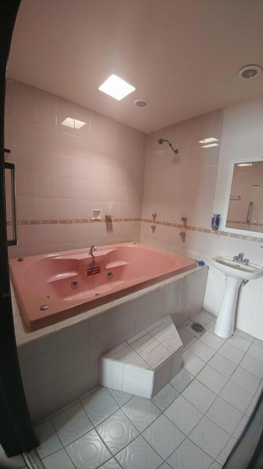 Hotel Omni Морелия Экстерьер фото